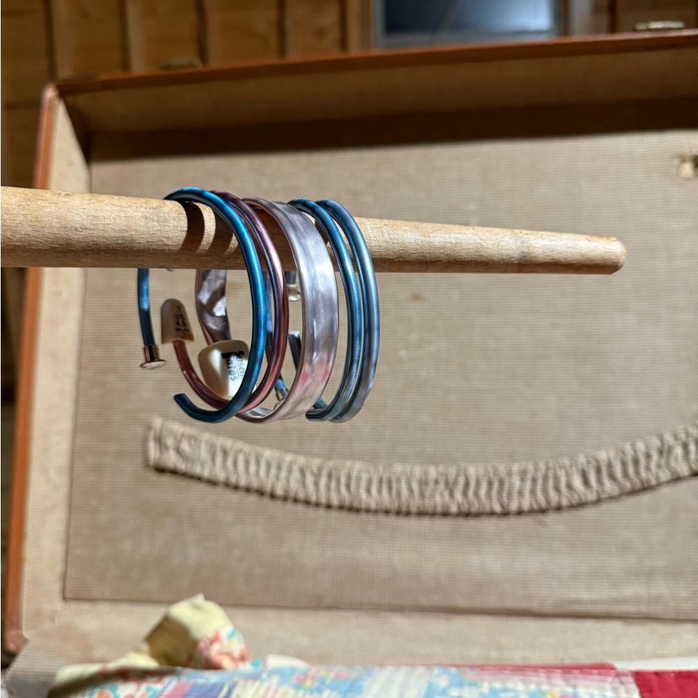 Vintage knitting needle bracelets 🩵🩷🤍